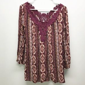 Socialite Nordstrom floral top with lace maroon